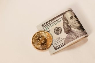 Peter Schiff Gold Prediction: Could Gold Outperform Bitcoin? - Coinfomania | He sees gold as a hedge against inflation and economic uncertainty. Why Gold Could Go Higher. Schiff argues that gold's scarcity and historical role ...