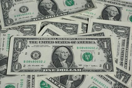 The State Bank of Pakistan has made it clear: there will be no new currency notes in 2025. Viral claims of redesigned denominations, polymer notes, ...
