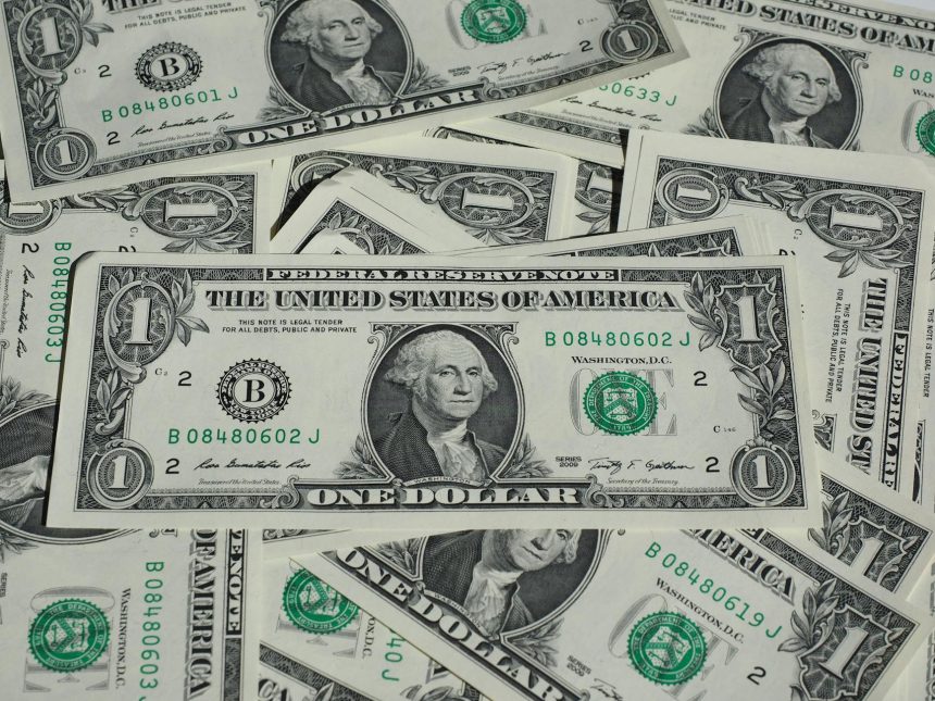 The State Bank of Pakistan has made it clear: there will be no new currency notes in 2025. Viral claims of redesigned denominations, polymer notes, ...