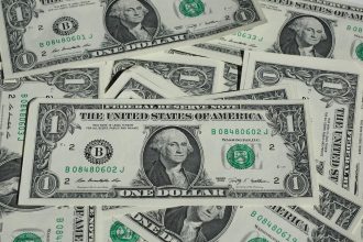 The State Bank of Pakistan has made it clear: there will be no new currency notes in 2025. Viral claims of redesigned denominations, polymer notes, ...