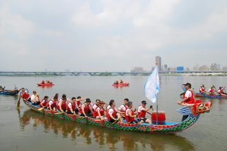 Rowing Programs Prepped for 60th Head of the Charles Regatta | In total, the teams will have 13 crews featuring current student-athletes, and 20 total boats with BU representation, traverse the three-mile course along the Charles River from Oct. 17-19, with the Terriers' DeWolfe Boathouse once again serving as the ...