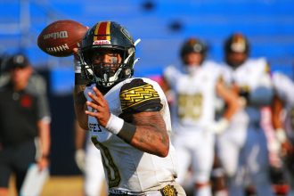 In Lincoln Riley 's electric offense, the USC offensive line has helped the Trojans average 325.8 passing yards per game, while averaging 226.5 yards on the ground. USC is ranked No. 3 in the nation in scoring offense, averaging 45.5 points per game.