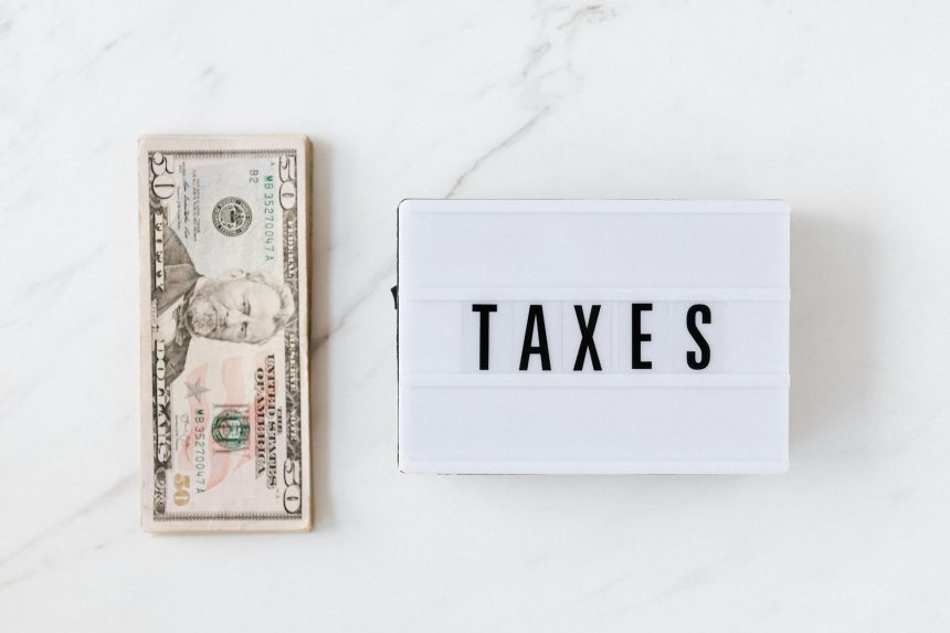 Long Table 241. Currency, Counterfeits, and the Social Lives of Early American Money | Counterfeit currency was ubiquitous in the British colonies of North America due to a weak colonial state and growing money demand.