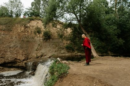 ... philosophy. The first track 'Earth' includes the line, "Barefoot man ... This fourth regular album 'LIFE' is expected to be a culmination of Jannabi's ...