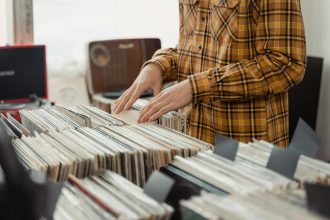 Vintage Vinyl Records: 7 Essential Tips for Collectors