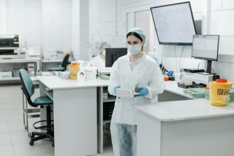 Human-In-The-Loop neurosymbolic reasoning protocol for Biotechnology