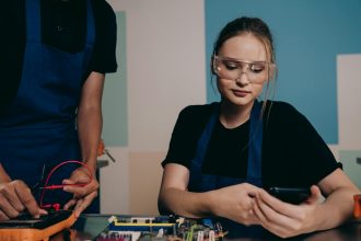 VR Training Platform: 7 Ways Immersive Tech Boosts Trade Skills