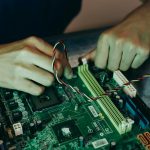 Artificial intelligence now makes it possible to mass-produce podcasts with completely virtual hosts, a development that is disrupting an industry ...