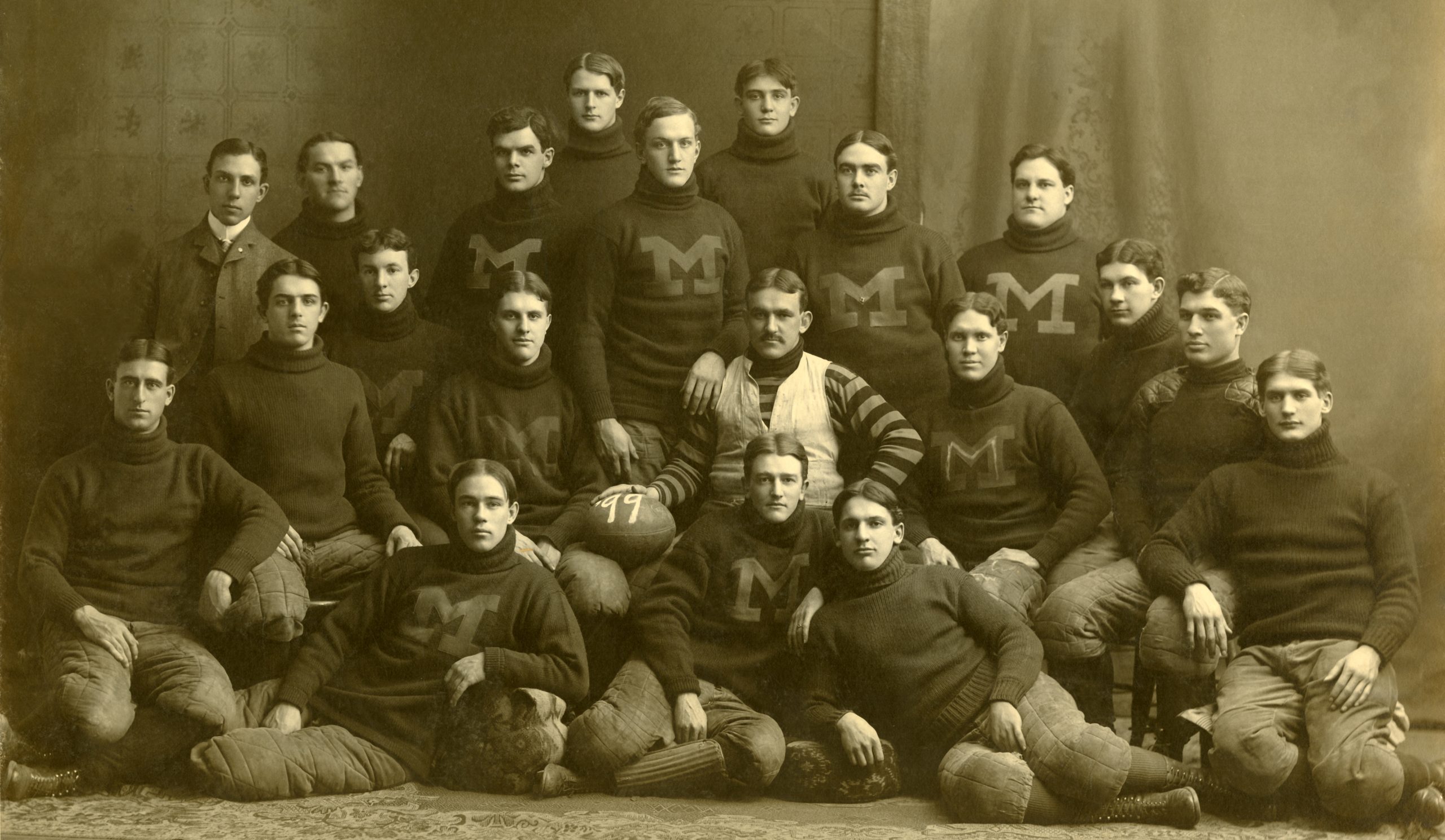 1899_Michigan_Wolverines_football_team-2