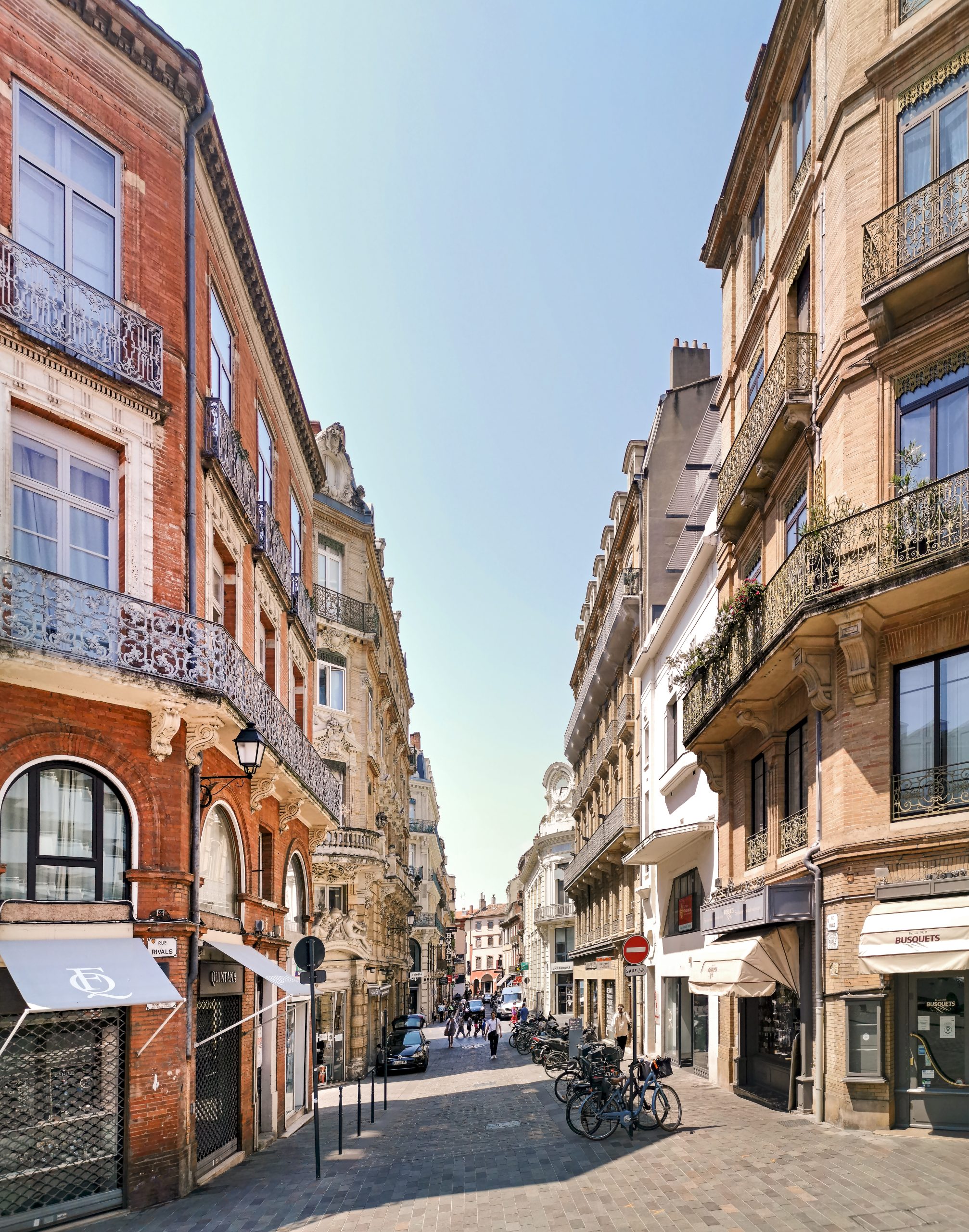 Adversaries can sometimes craft inputs that trick XAI tools into providing misleading,benign-looking explanations. 31 - Toulouse - Rue Rivals - Vue depuis le marché Victor Hugo