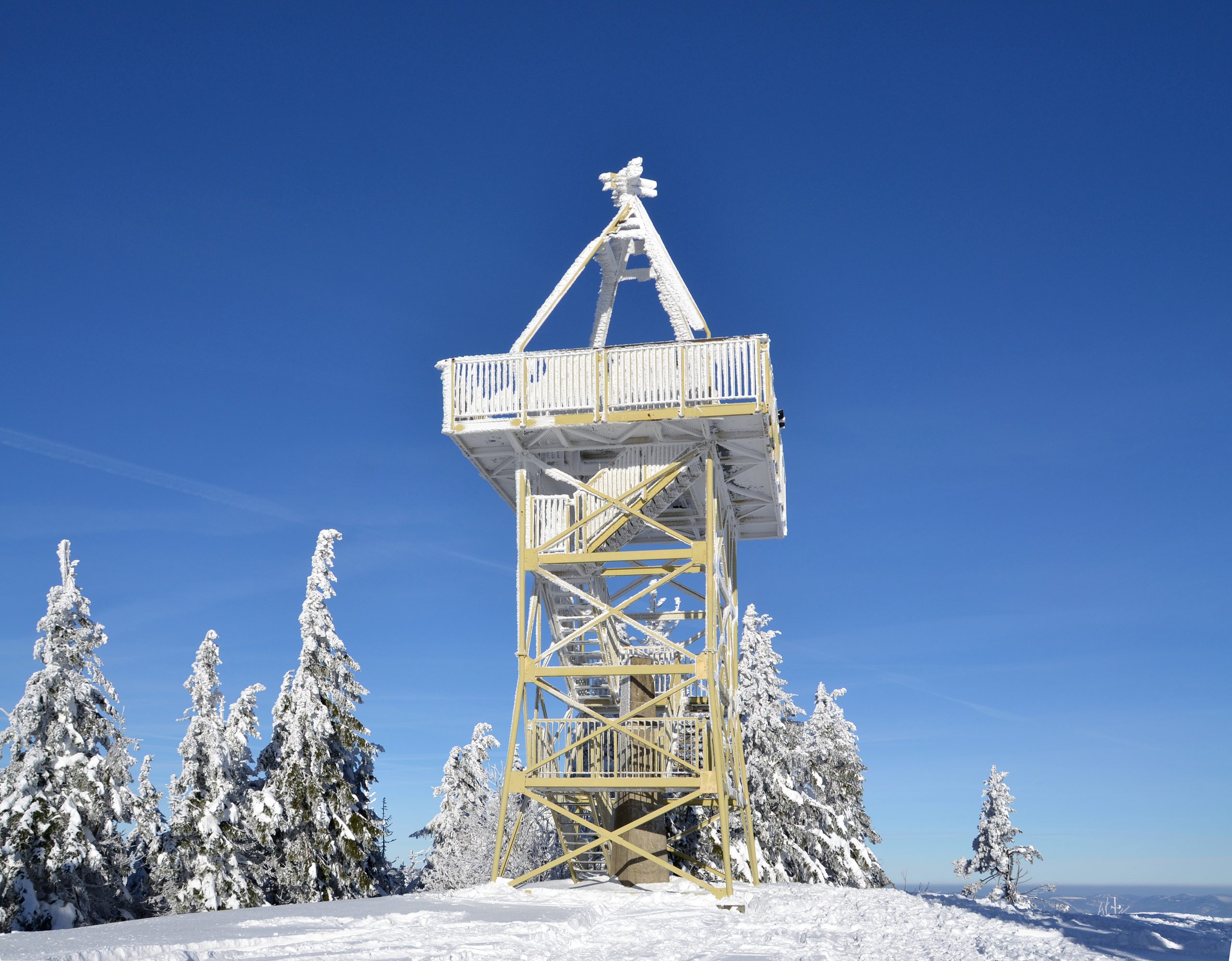 Beyond Surveillance: Time Tracking as a Strategic Business Tool Barania_GC3B3ra_-_observation_tower