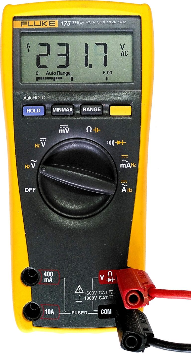 Fluke_175_measuring_AC_voltage