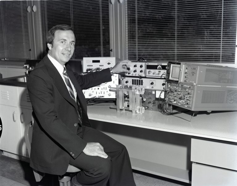 JAMES_TRINER_AND_HIS_MAGNETIC_NATIONAL_ANALYZING_UNIT_-_NARA_-_17498099