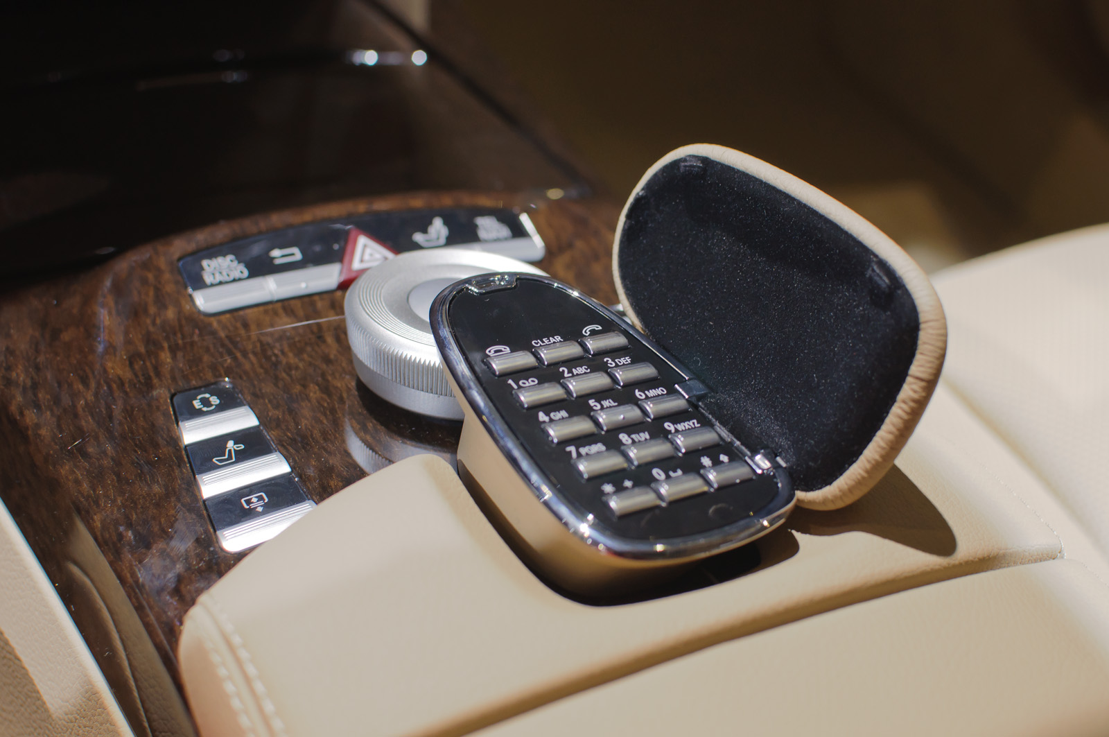 Numeric_Keypad2C_Mercedes-Benz_S350_Bluetec_4Matic_28US29_-_Flickr_-_skinnylawyer