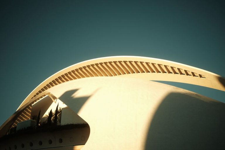 Elegant modern architecture with clean lines and light play in Valencia.