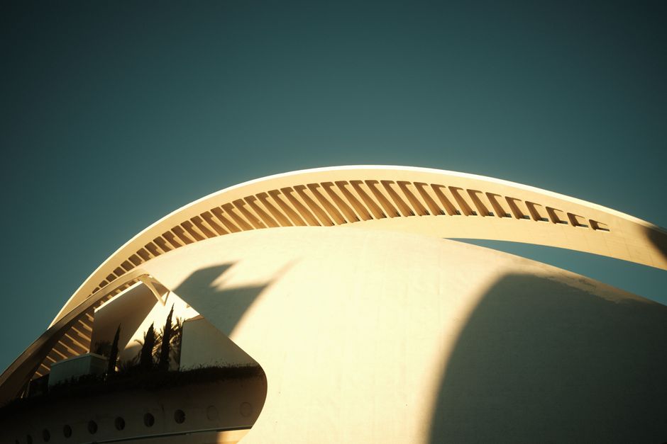Elegant modern architecture with clean lines and light play in Valencia.