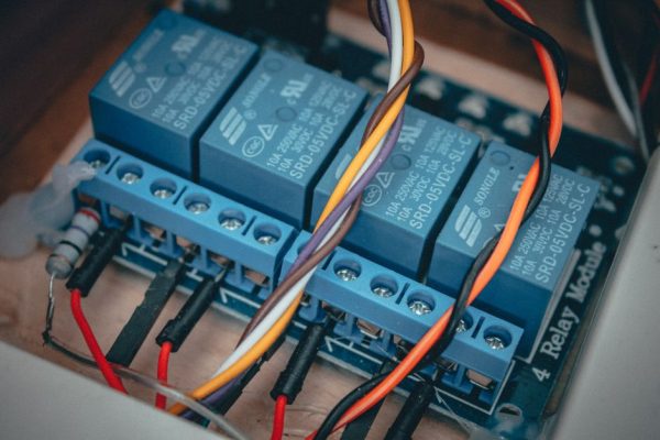 Mastering Black-Hole Relay Amplification for Strategic Success
