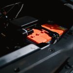 Solid-State Batteries: The Future of High-Performance Energy Detailed view of an electric car battery inside a vehicle's engine compartment, highlighting sustainable technology.